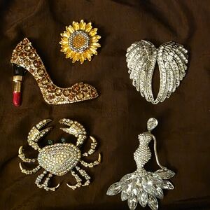 Elegant Crystal Brooch Set - Gold and Silver